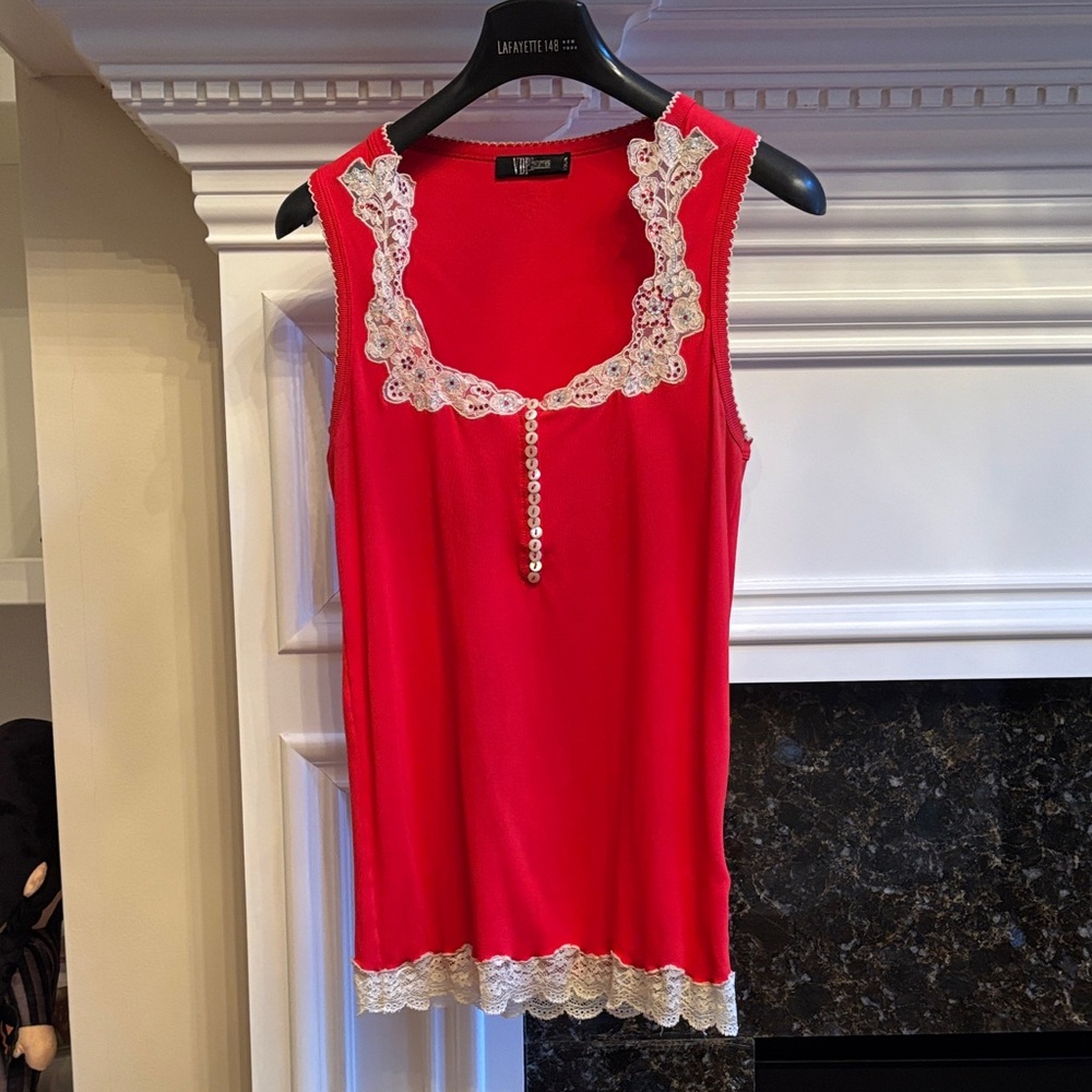 VDP Collection made in Italy lace button trimmed embellished red ribbed top sz.M
